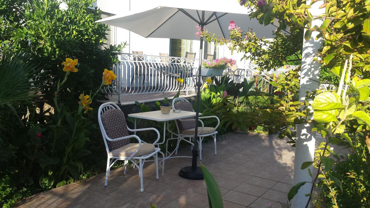Pagonion Hotel Kamena Vourla Buitenkant foto